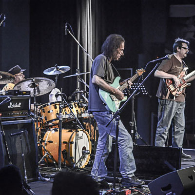 Scott Henderson, Jeff Berlin, Dennis Chambers 04/10/2013 23.30